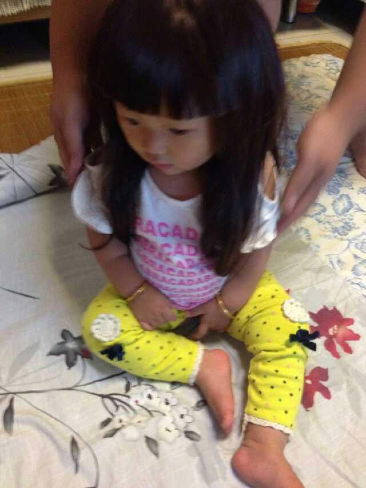 好厉害，Yui酱自己坐在毯子上