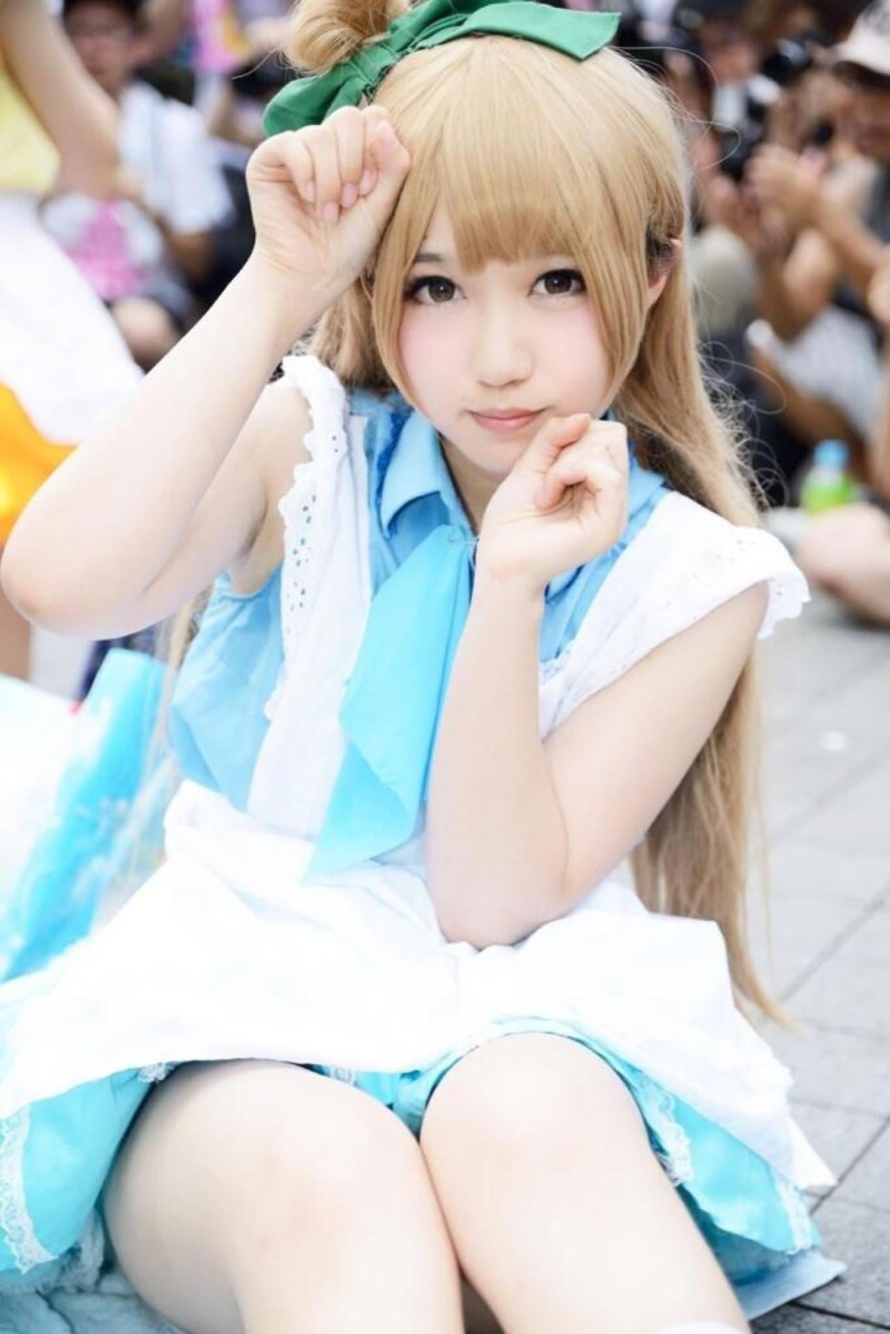 橘猫汰扮演南小鸟作小猫卖萌手势