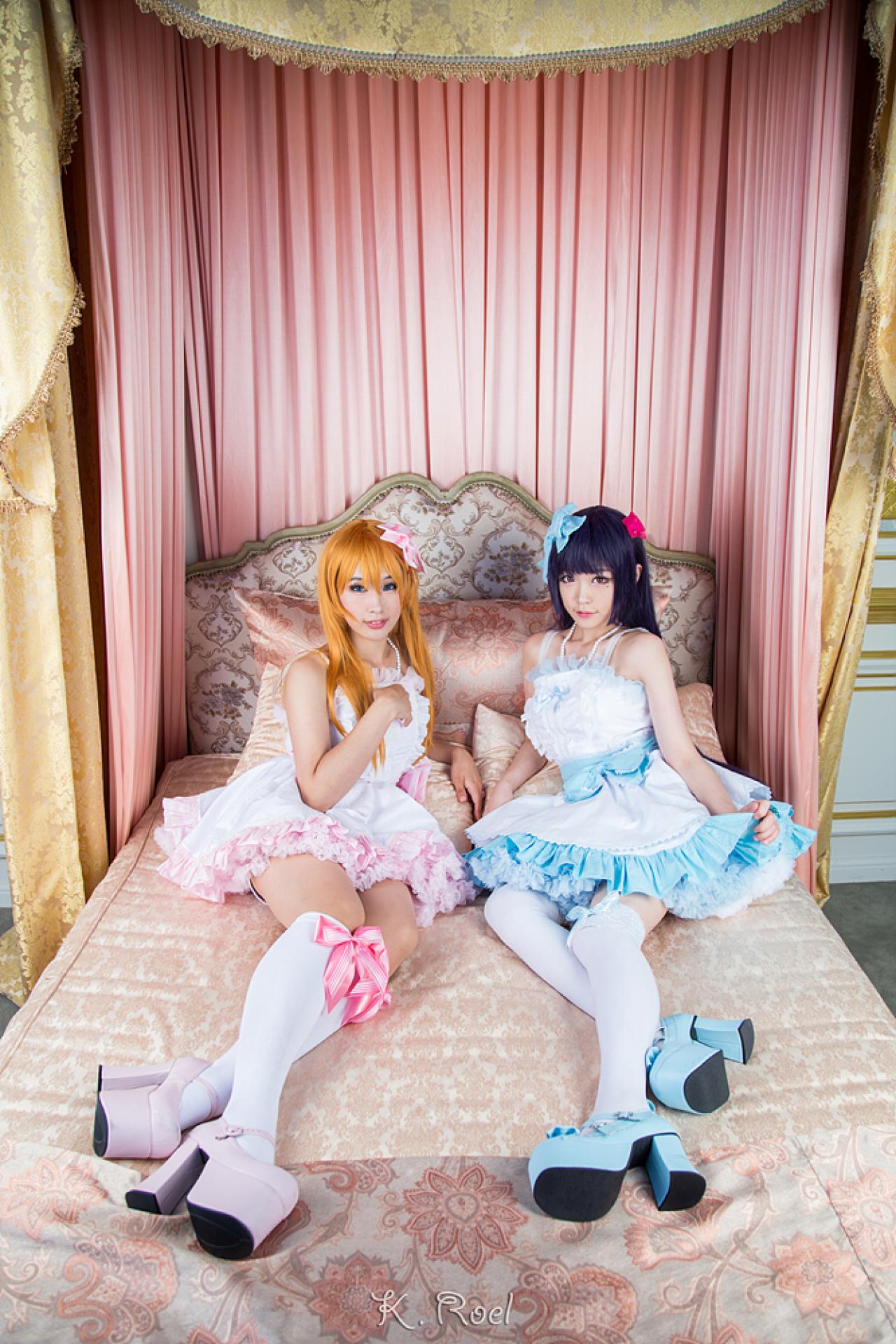 洋房里，兔娘和小伙伴一起躺在床上