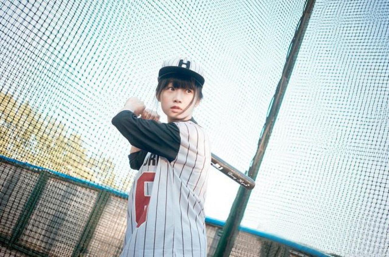 馋宝宝挥杆等待击球的帅气模样