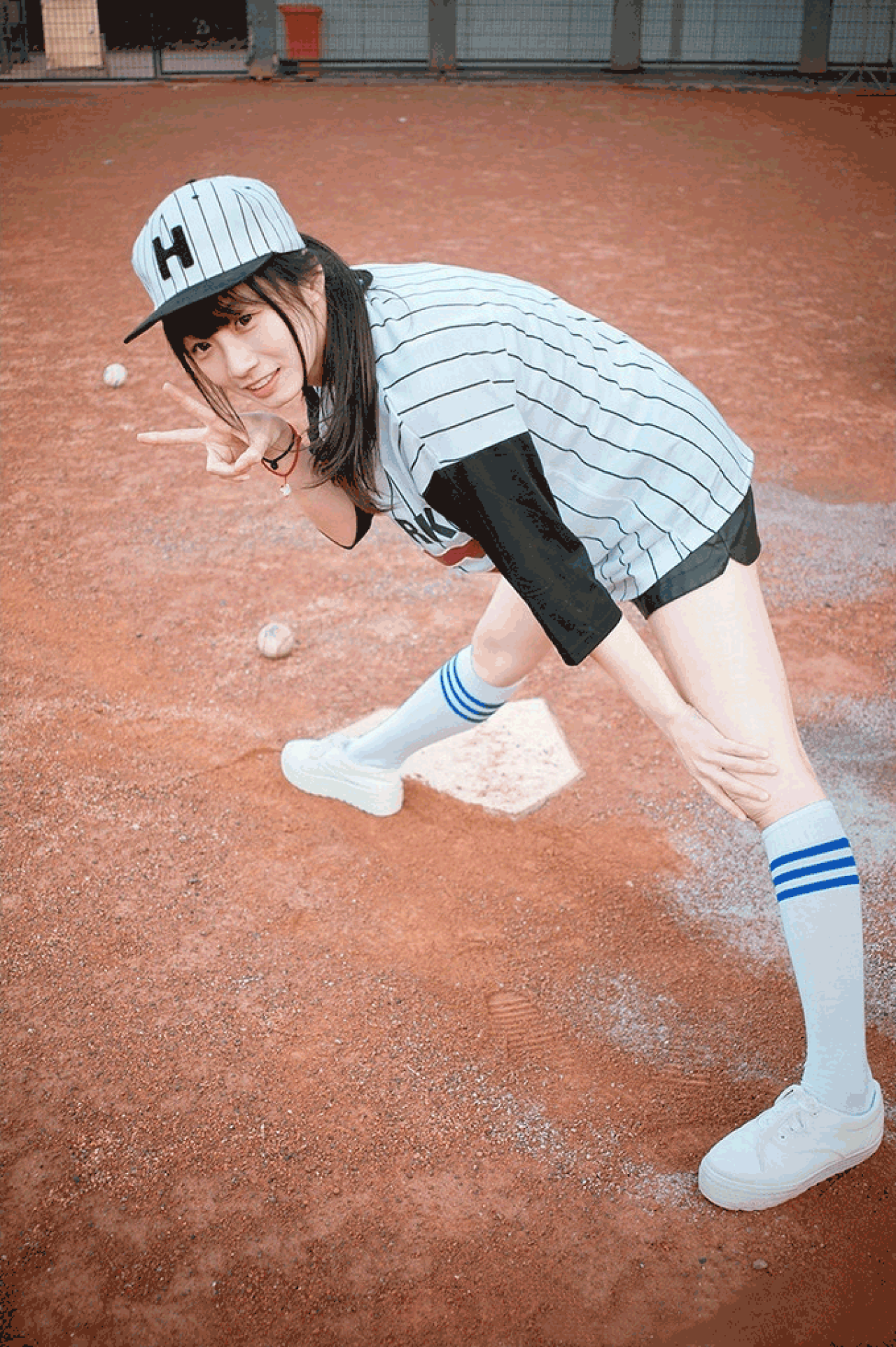 馋宝宝作yeah剪刀手萌系姿势