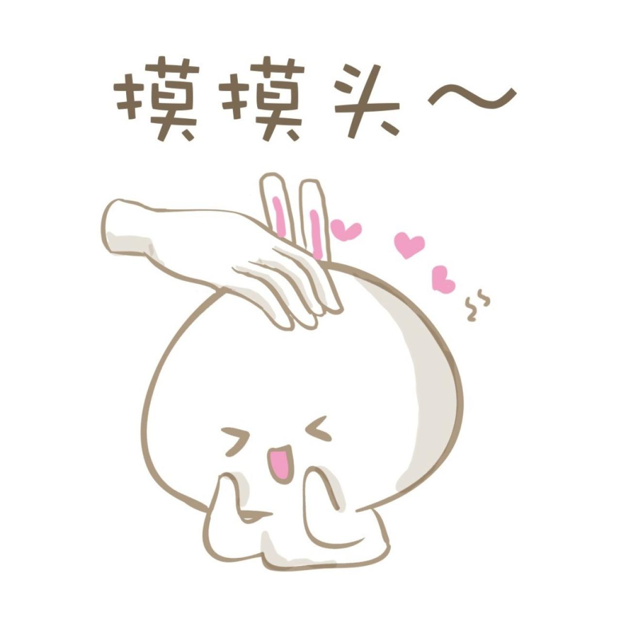 一只手正在摸兔耳朵：摸摸头~