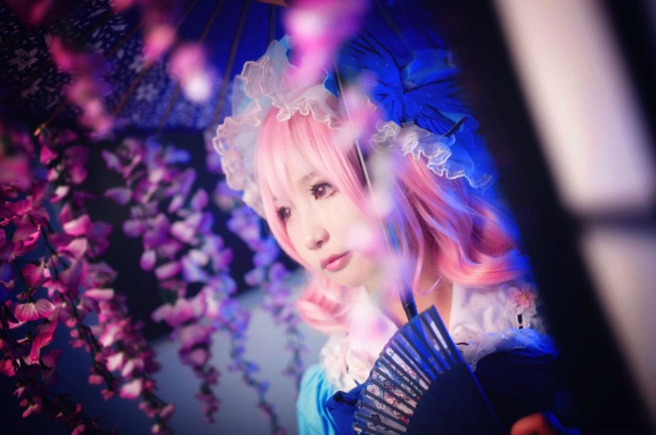 小番茄扮演西行寺幽幽子持扇撑伞凝望的上半身横幅照