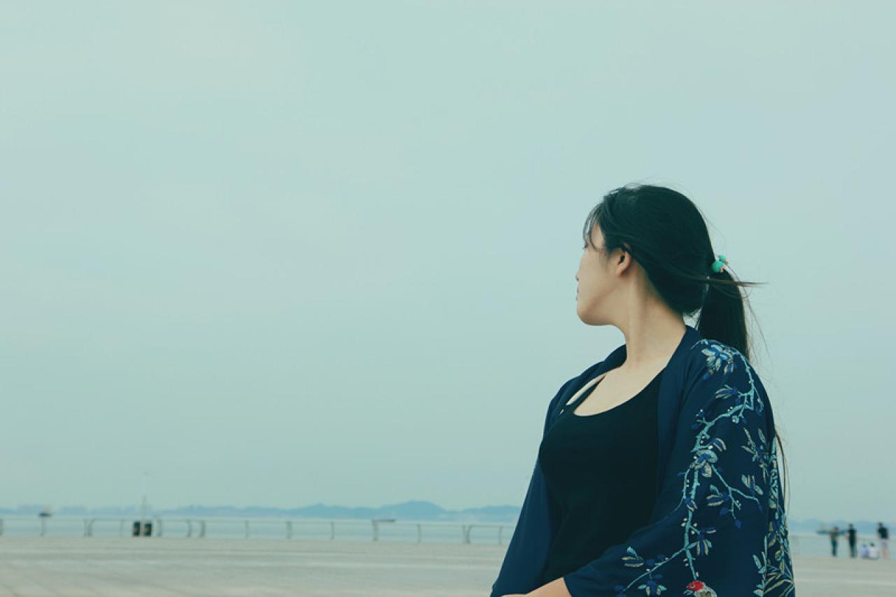 惜燃回头眺望大海