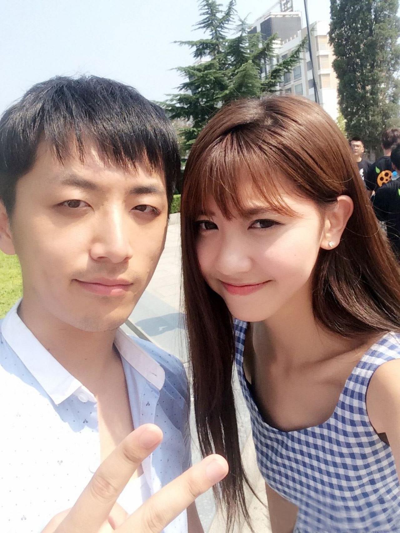 李梦颖和王大锤的扮演者白客合拍第二张