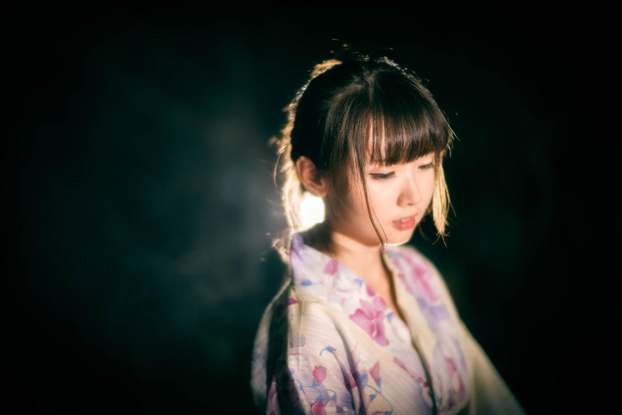 雪雪上半身侧脸