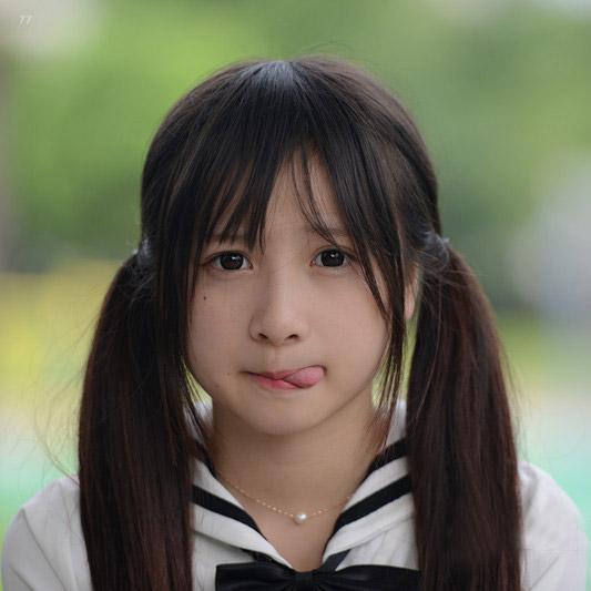 77吐舌舔嘴唇，好想吃的样子