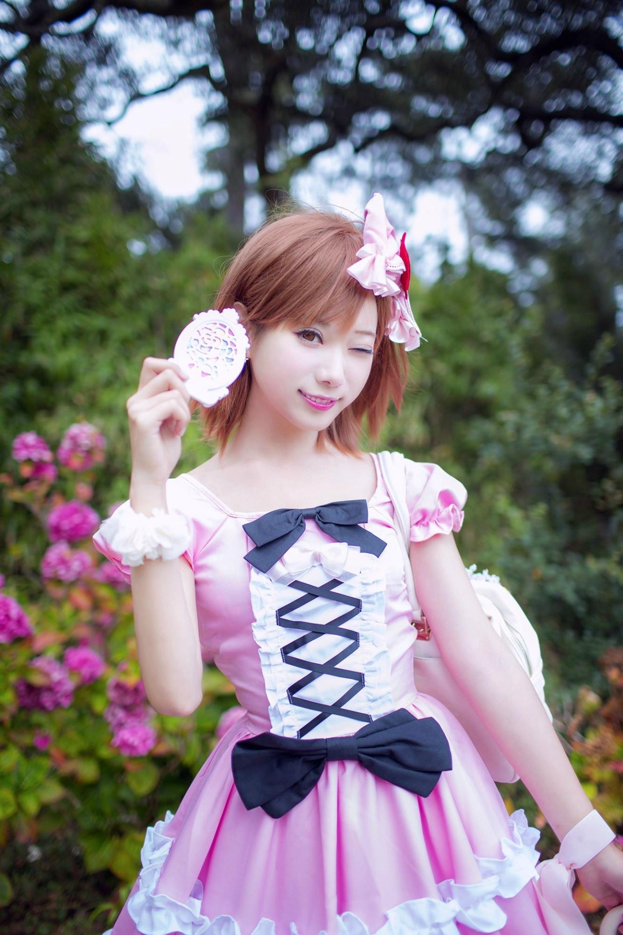 天海夜玖扮演御坂美琴眨眼卖萌