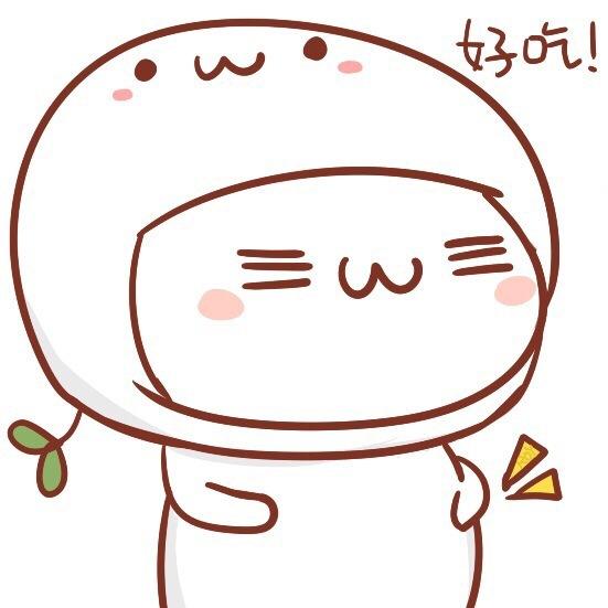 宇智波佐助穿着睡衣戴着自己模样的帽子，捂着肚子很享受的神情，说“好吃！”