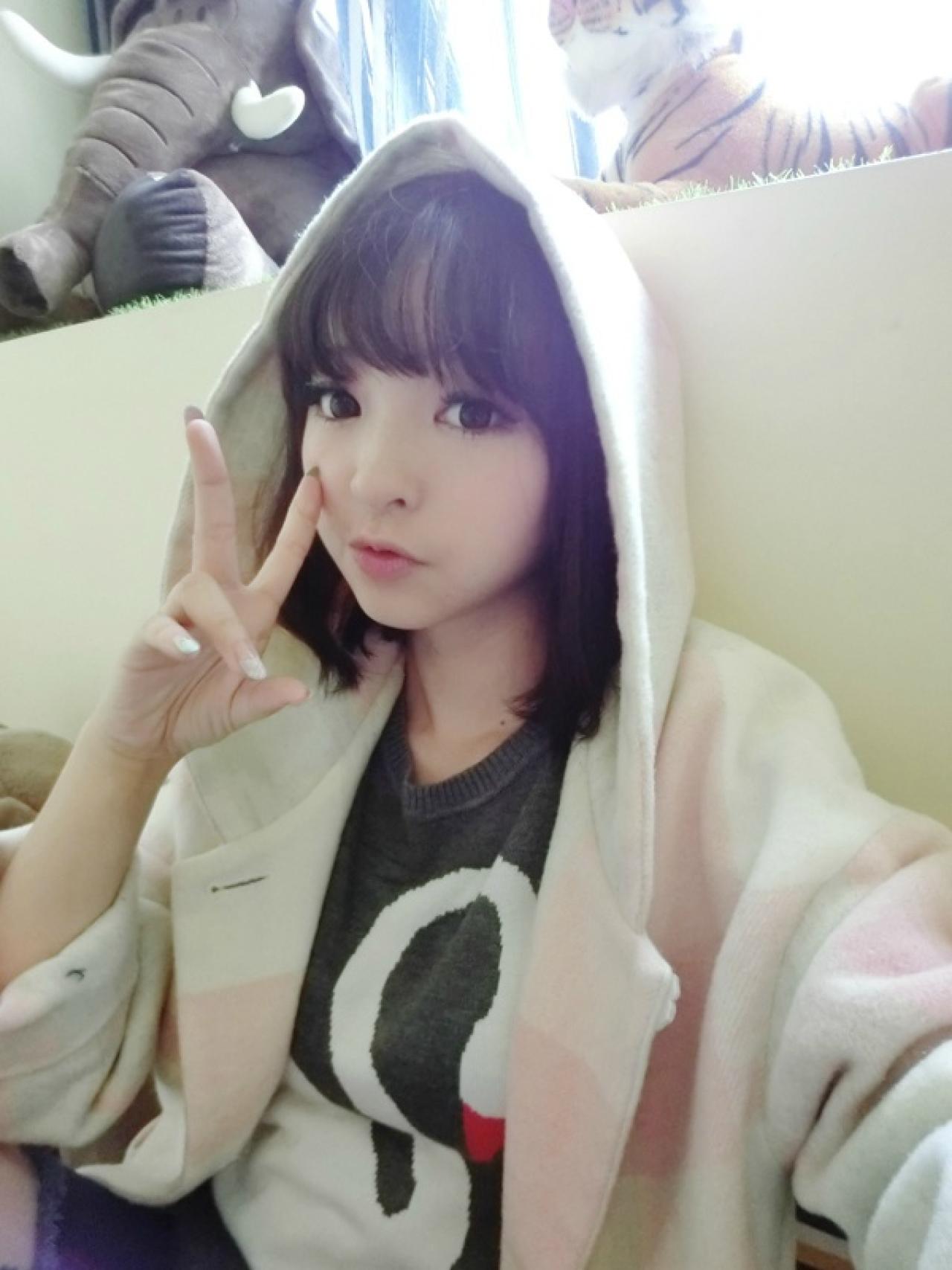 十四娘嘟嘴剪刀手