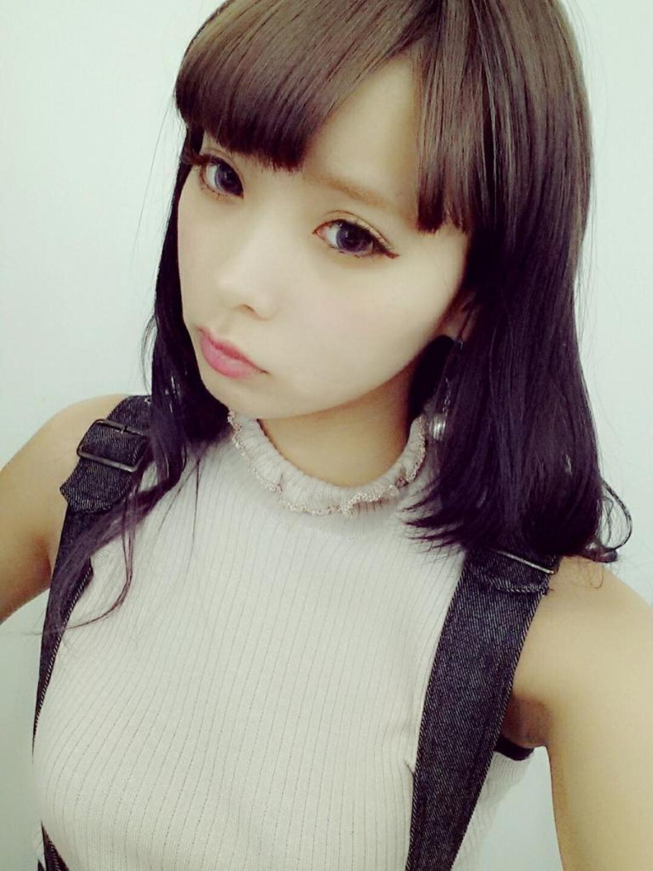 mim三七分刘海儿微侧脸自拍