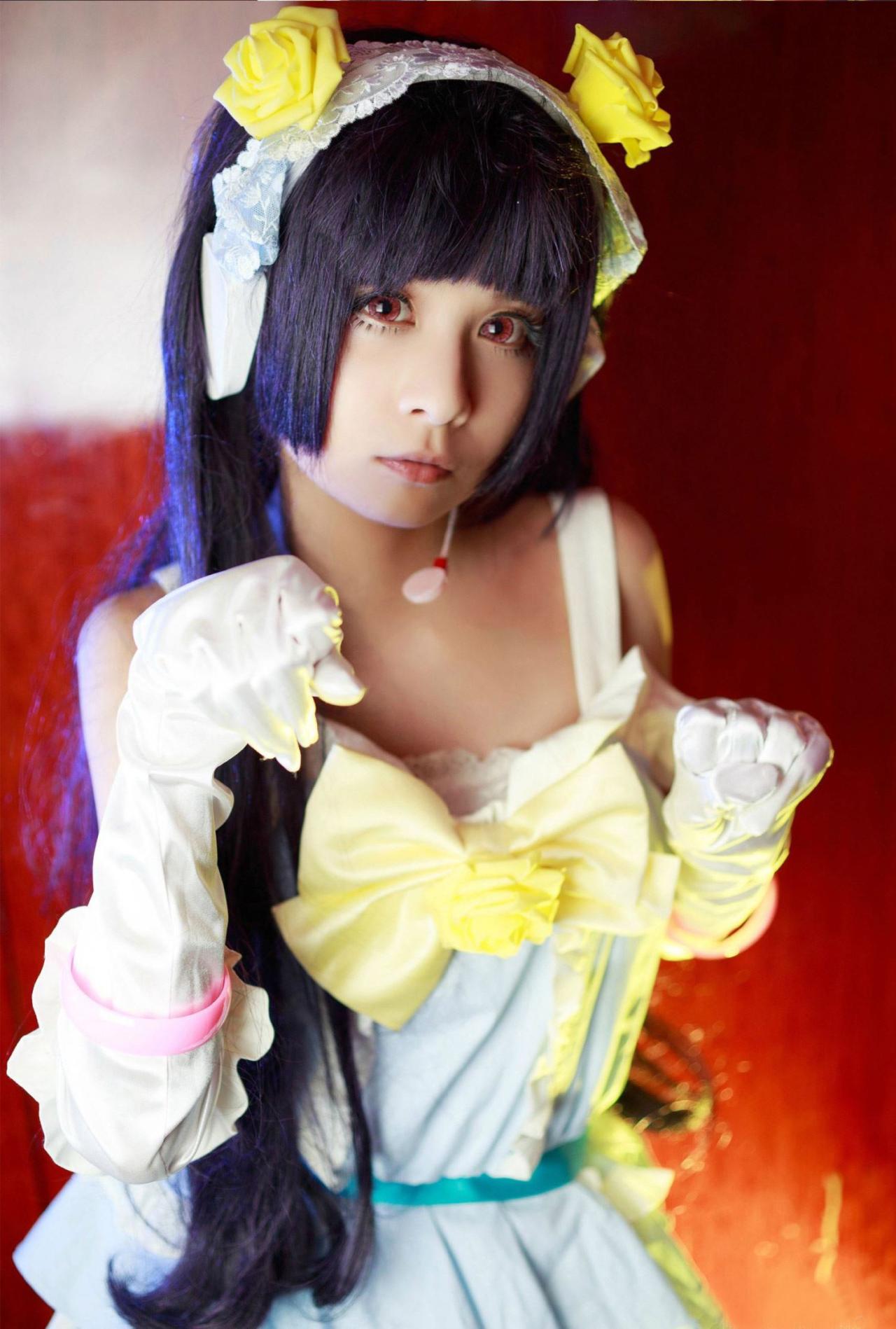 桃小陌扮演五更琉璃双手半举扮小猫