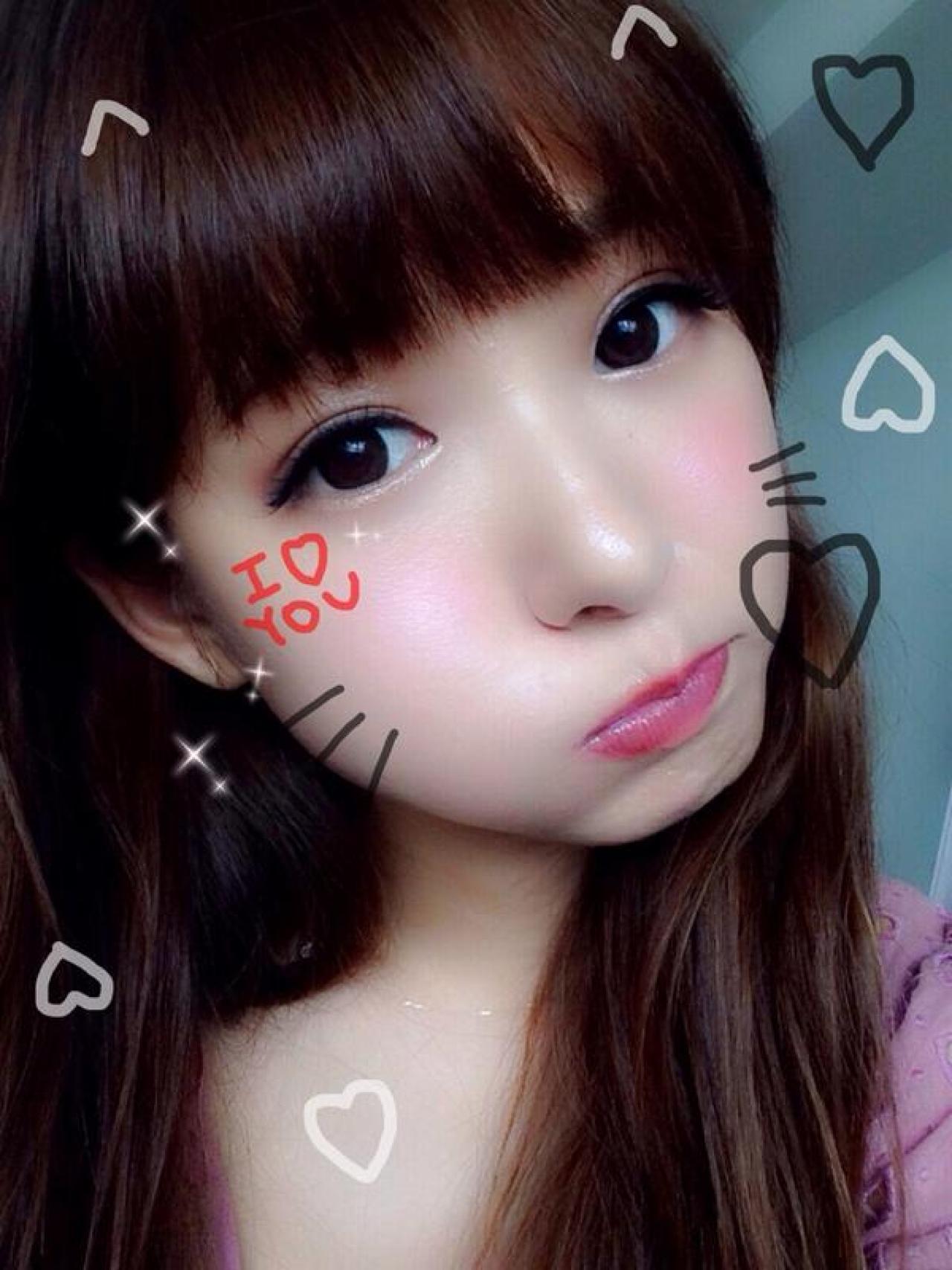 西川瑞希粉衣嘟嘴卖萌自拍