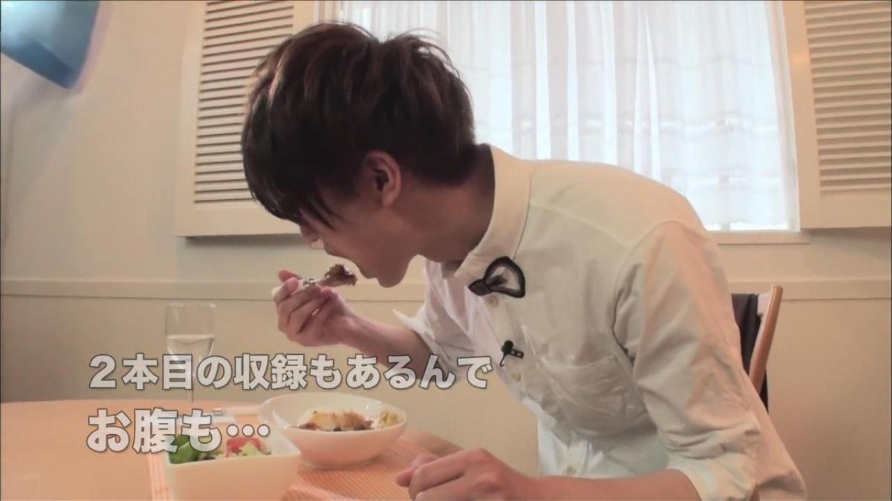 吃货萌属性开启，江口拓也把自己做的咖喱吃得一干二净