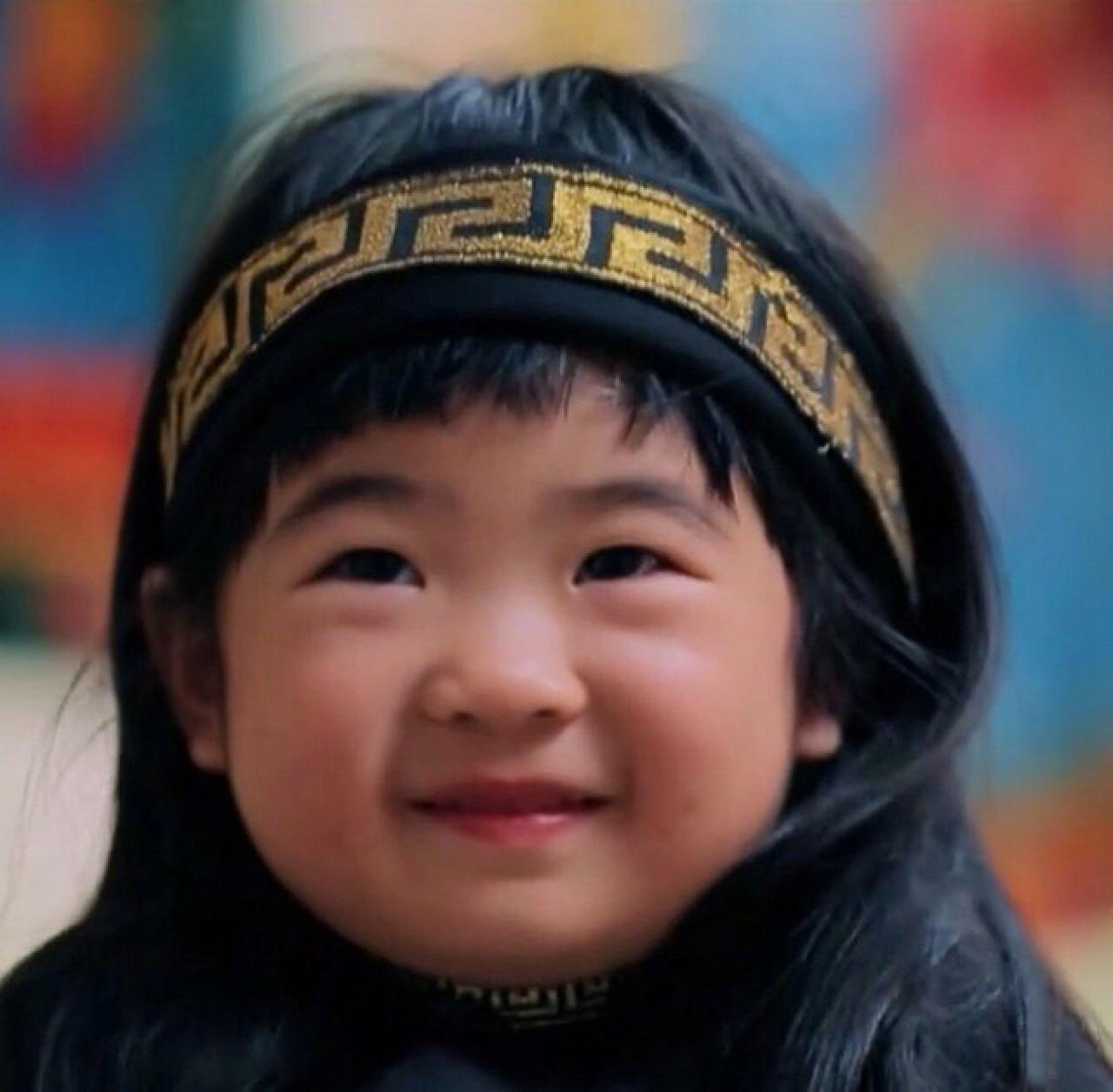 换完笨蛋公主古装的姐姐萌哒哒