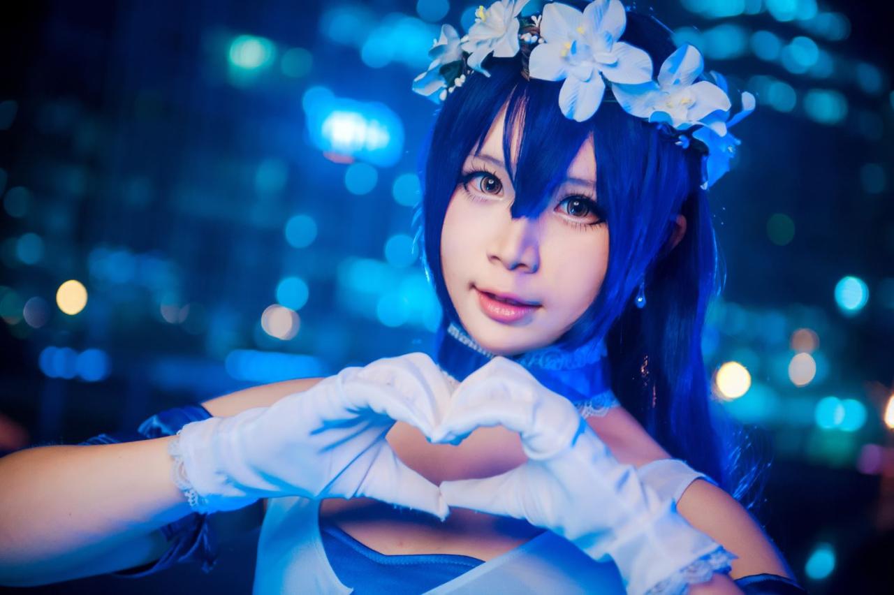 甜点点扮演园田海未作心形手势