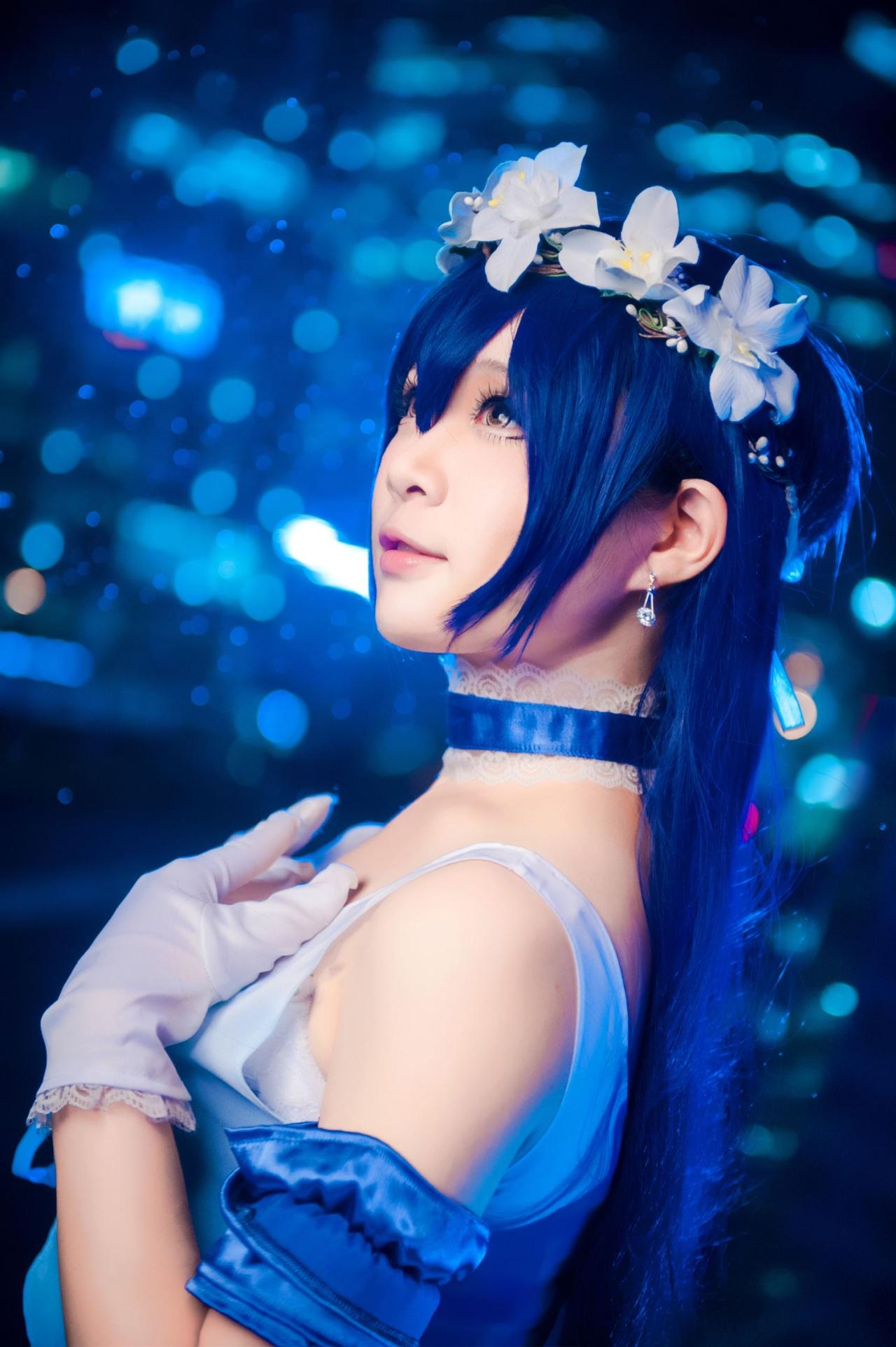 甜点点扮演园田海未双手放在胸前，凝视璀璨的星空