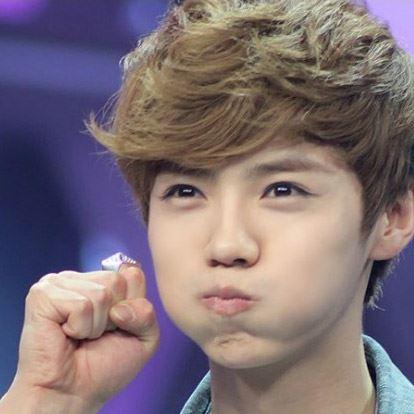 EXO鹿晗月饼脸嘟嘴卖萌头像