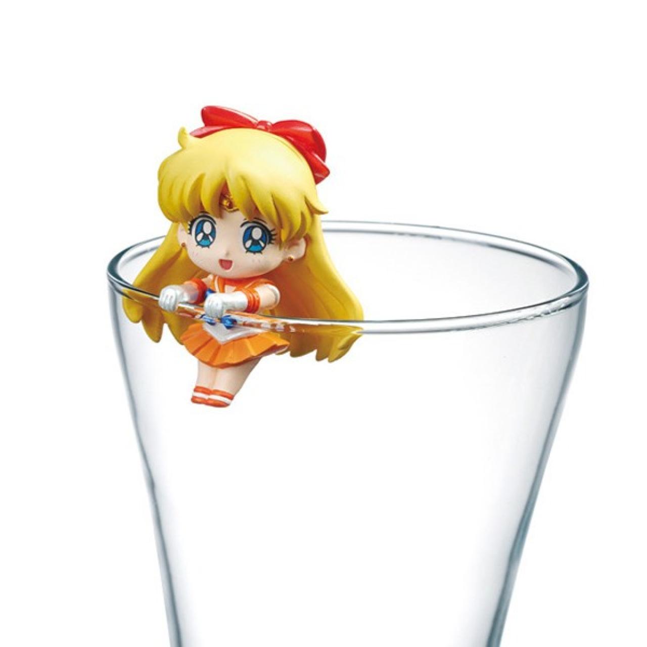 扒在杯子上的爱野美奈子手办