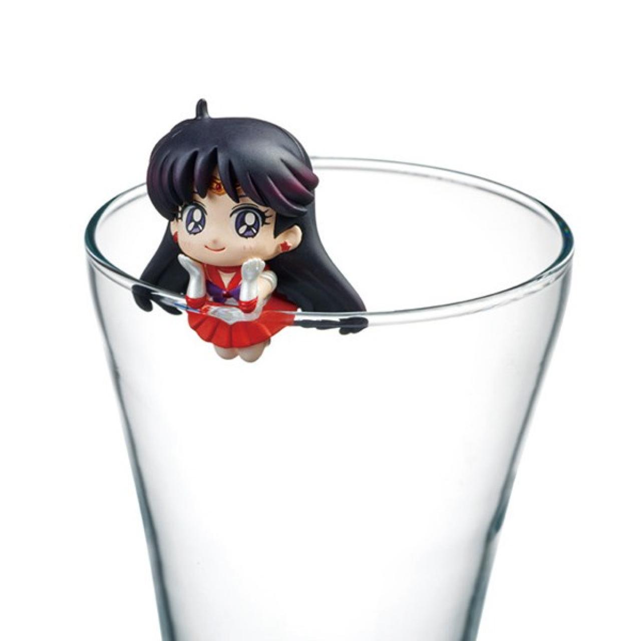 扒在杯子上的火野丽手办