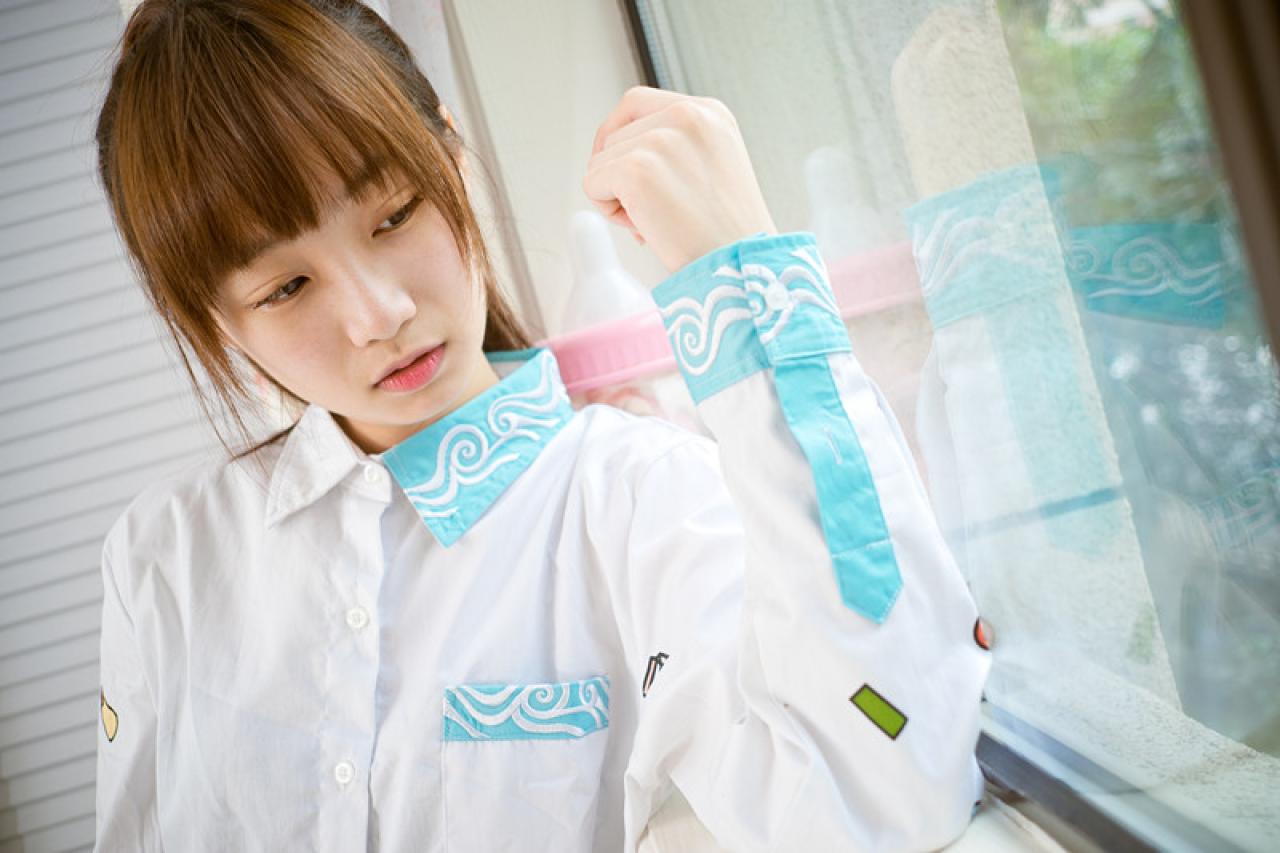 衬衫袖口的祥云图案