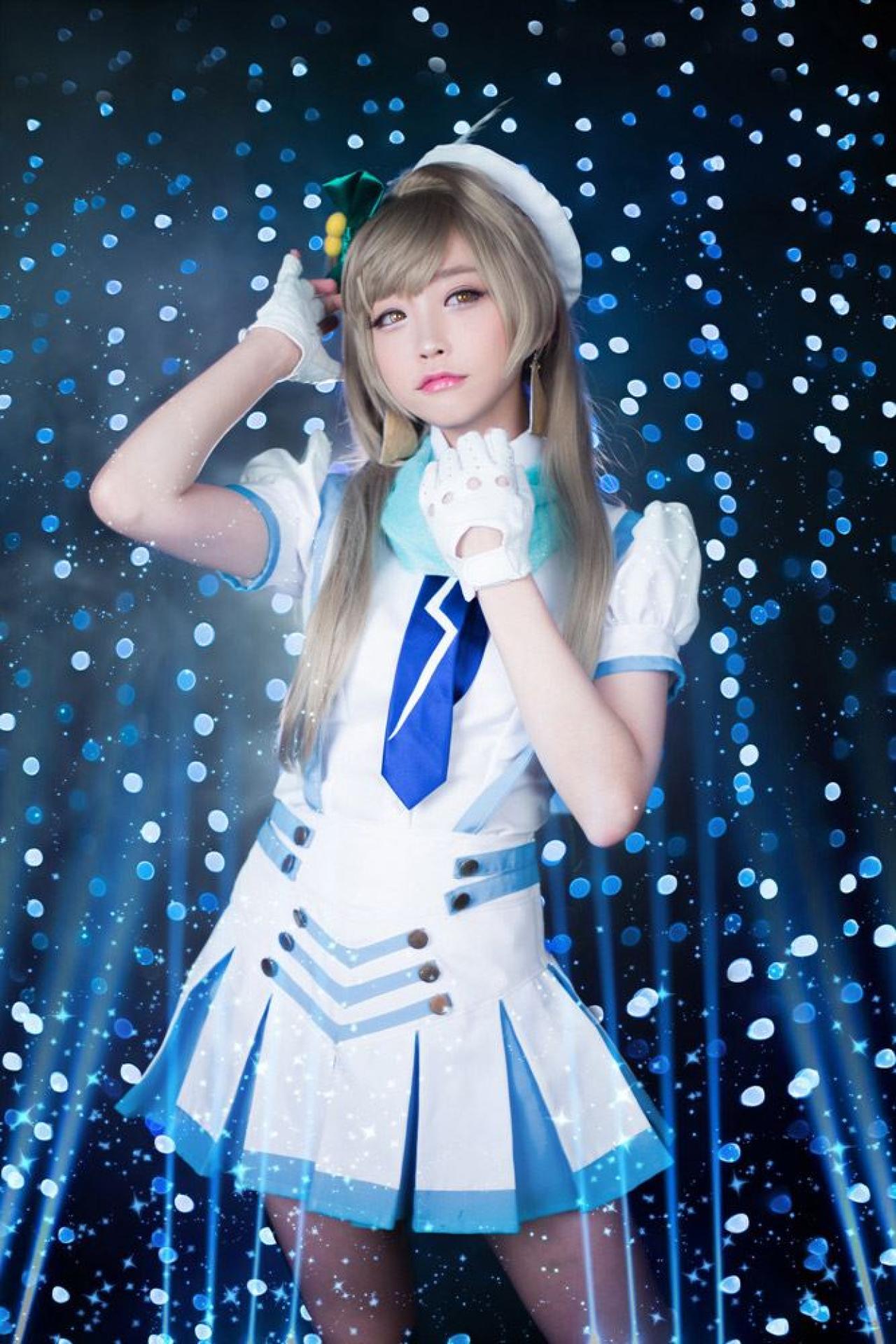 兔娘扮演南小鸟帅气站立姿势