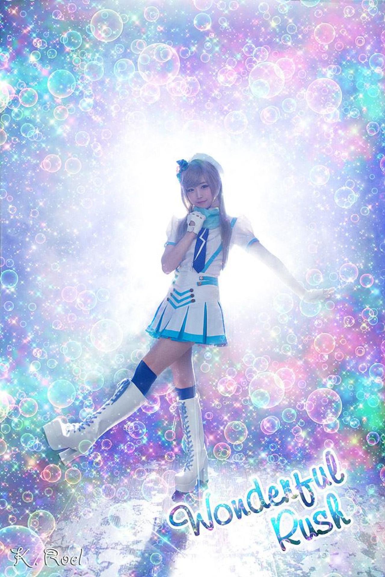 兔娘扮演南小鸟在梦幻气泡背景中正面照