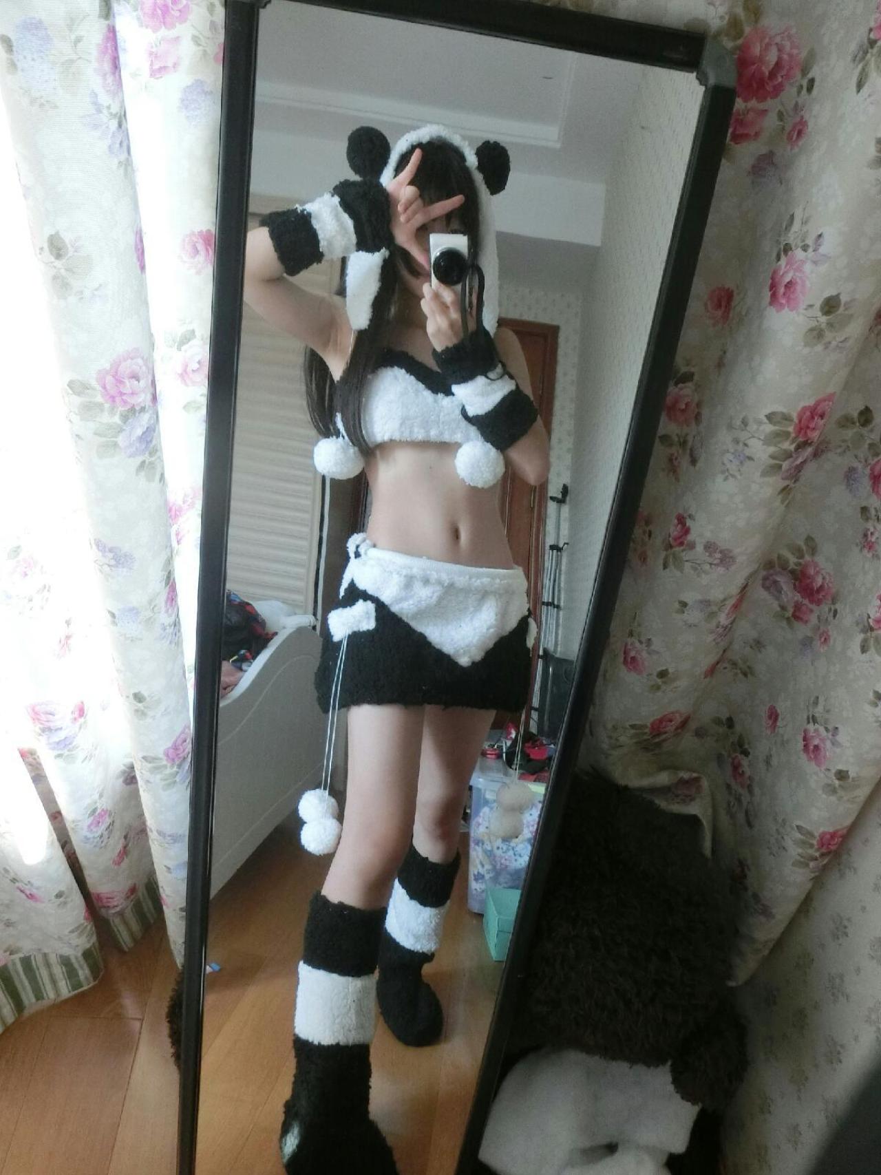 玛丽爷扮演熊猫人自拍