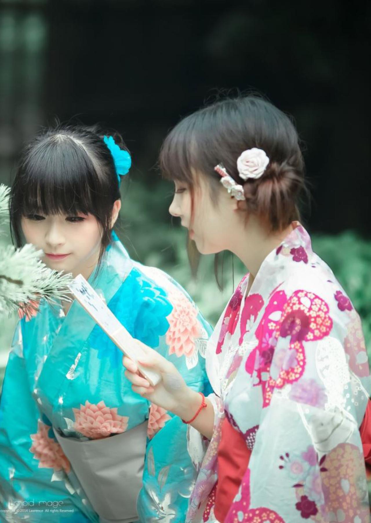 穿着蓝色和粉色和服的萌少女 楦子摄影