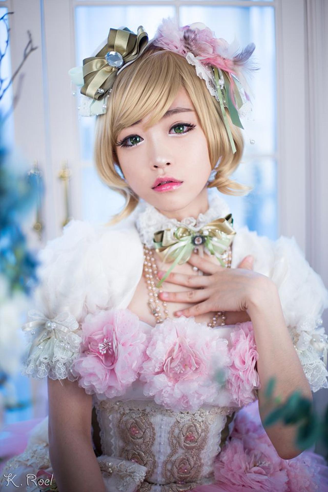 兔娘将手放在胸口