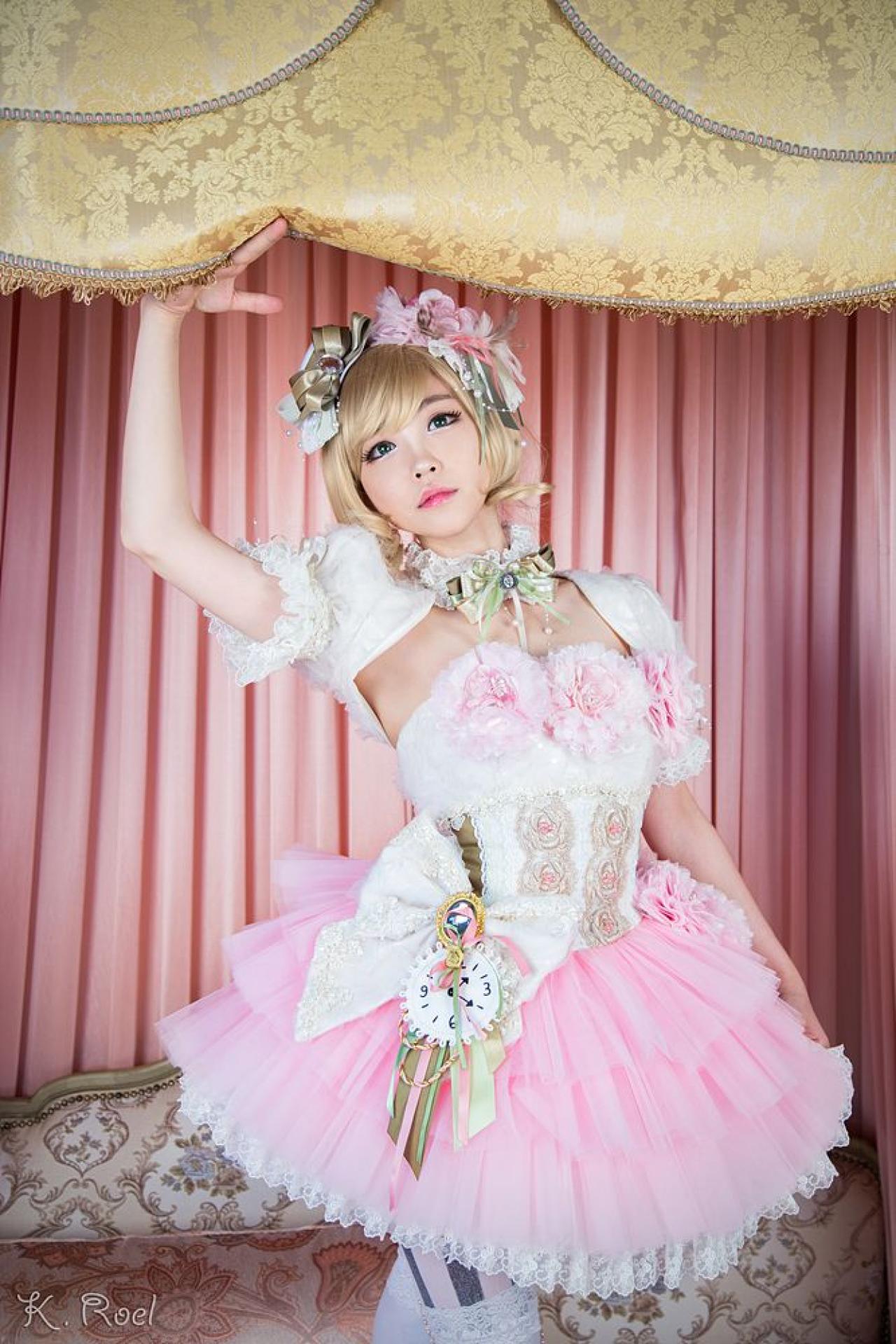 兔娘伸手撑起帘子