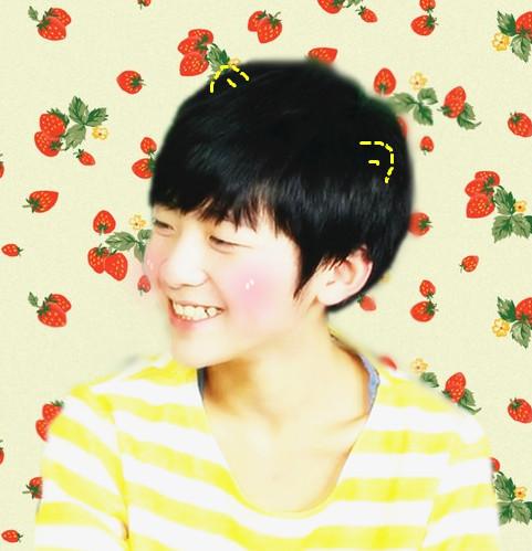 TF家族刘志宏咧嘴露出牙齿微笑头像