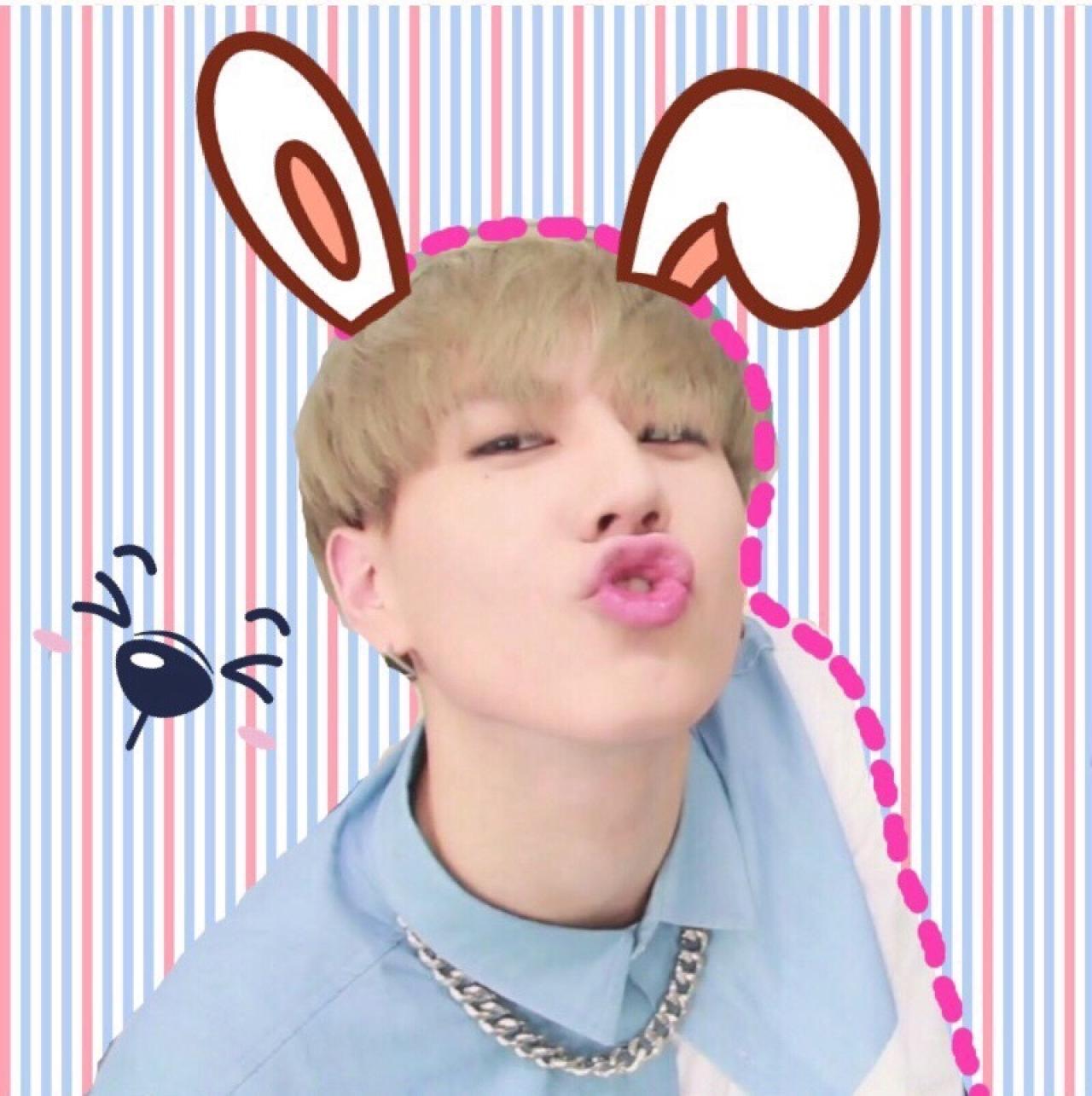 戴着兔耳朵的金宥谦嘟嘴卖萌头像，背景有小熊