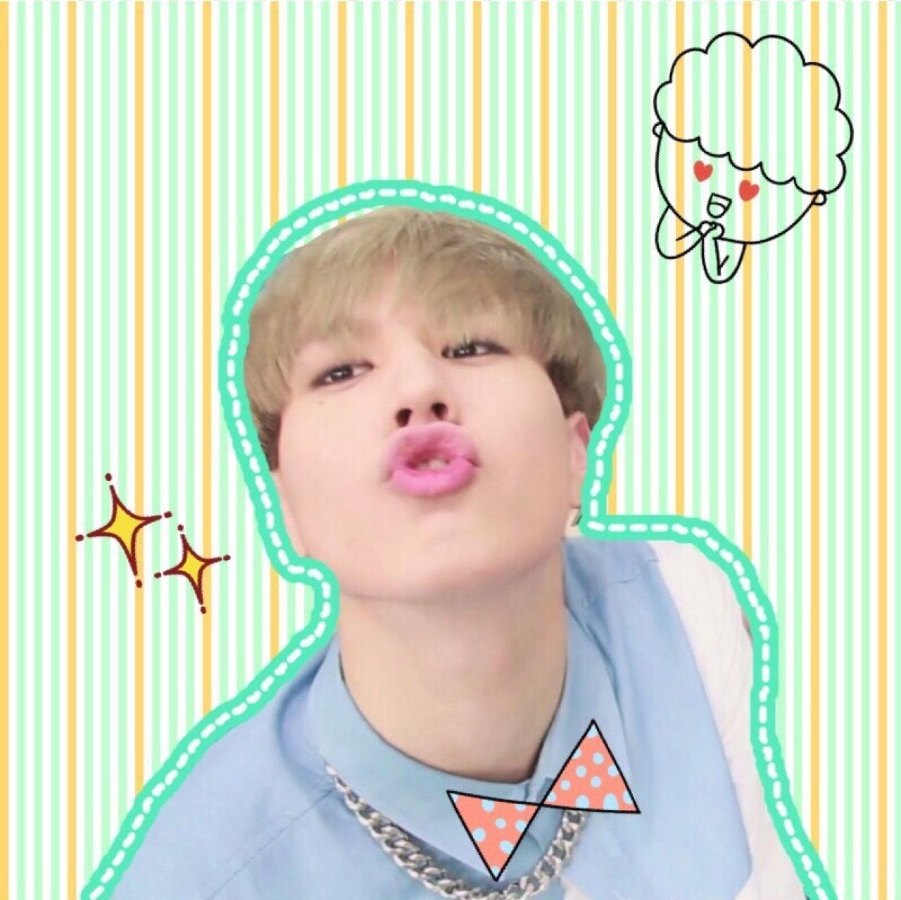 金宥谦嘟嘴戴着蝴蝶结的卖萌头像