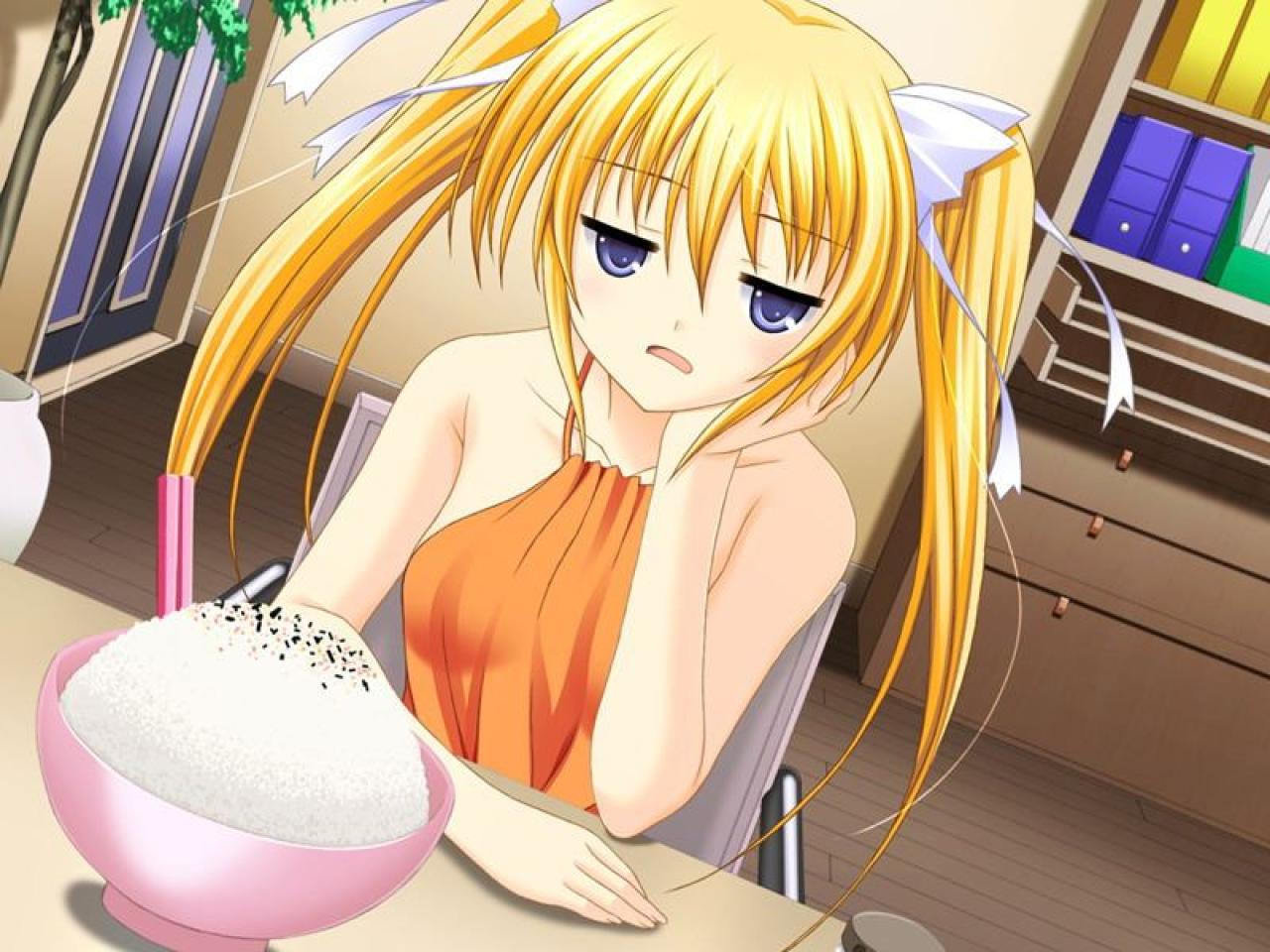 持田菜央对着米饭不满的神情