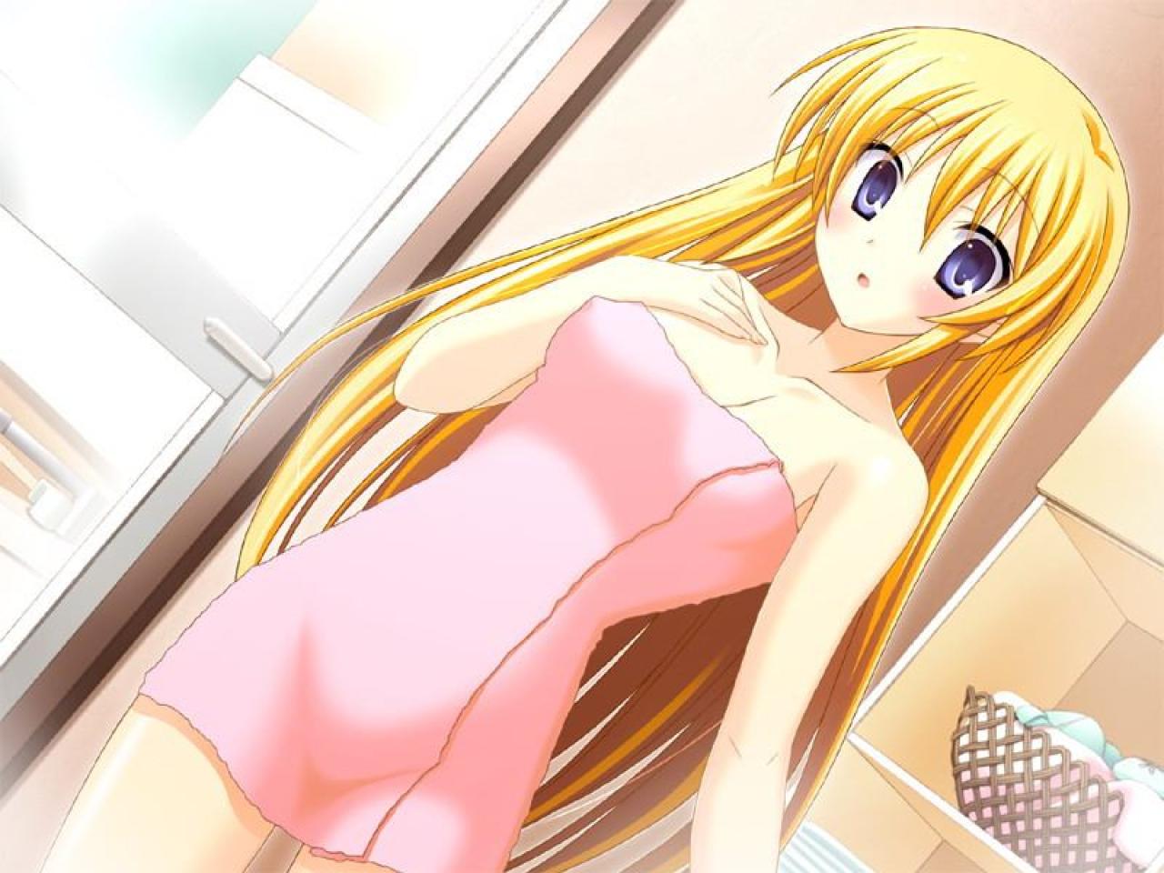 持田菜央从浴室走出来