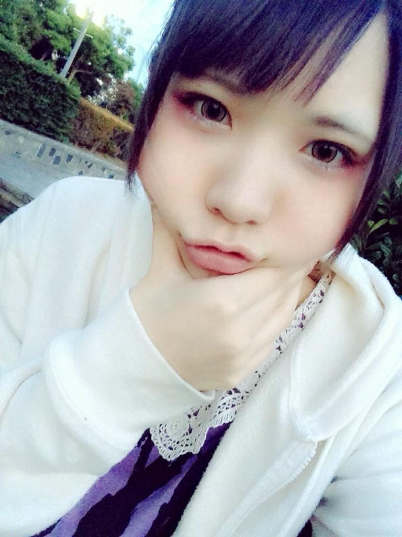 唄汰音おれぱ嘟嘴卖萌