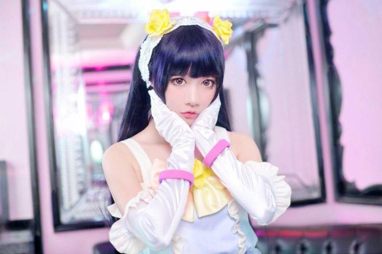 deerM小樱花扮演五更琉璃双手捧着脸上半身照