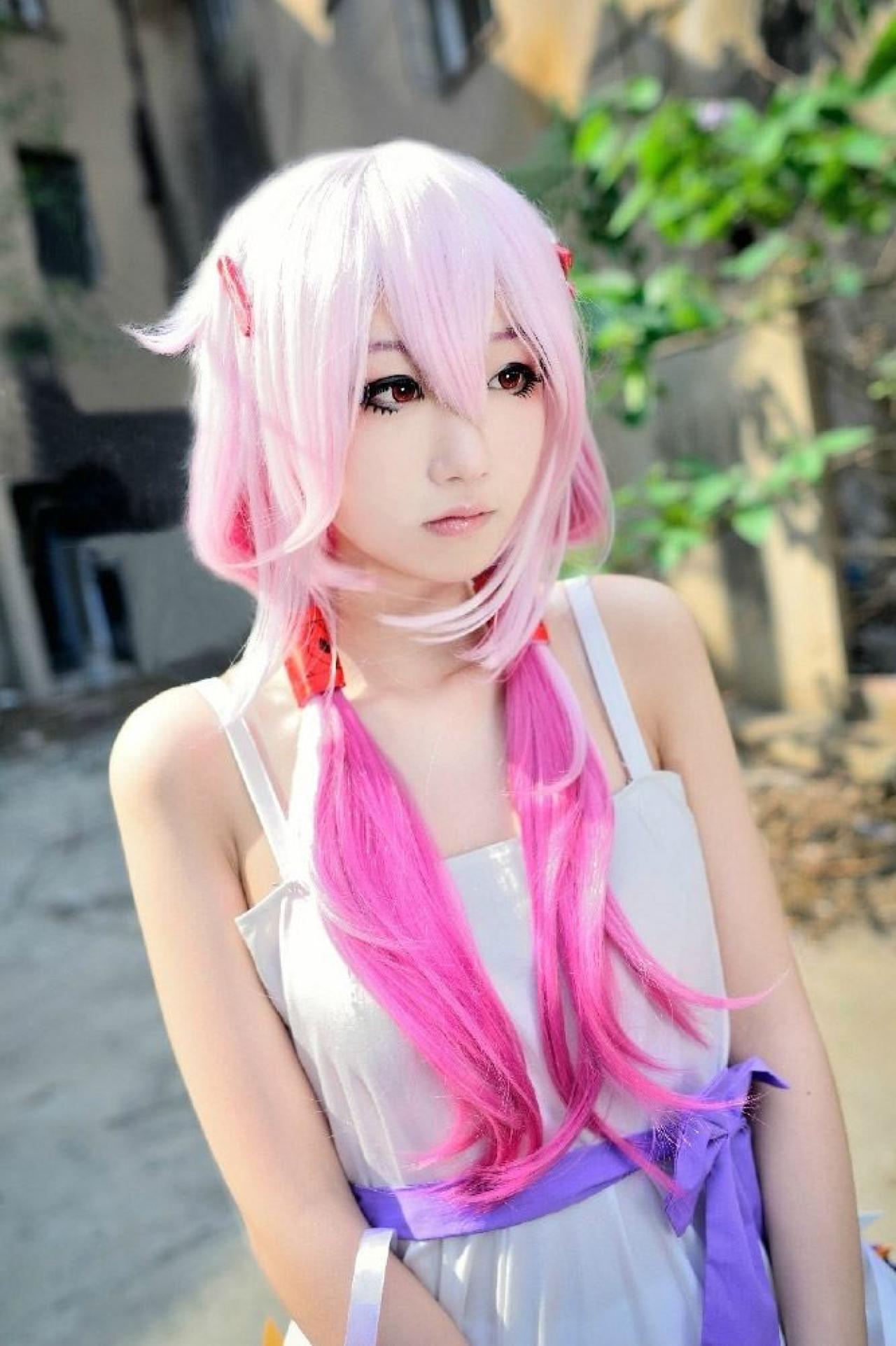 小优扮演楪祈含蓄的姿态上半身照