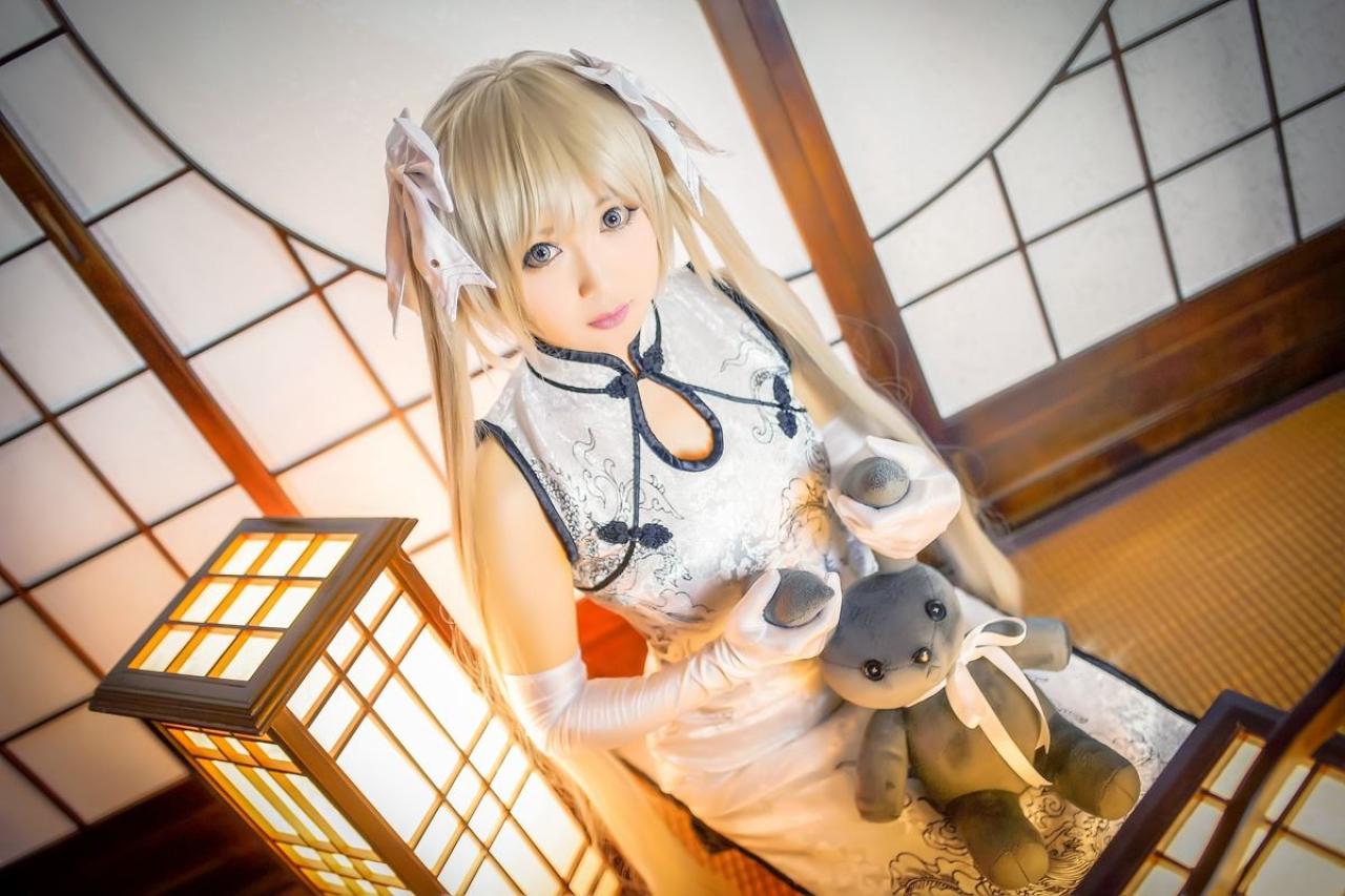 Hayakawa臣儿扮演穹妹双手抓着兔子耳朵