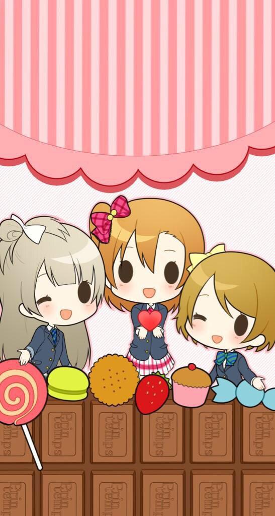 Q版南小鸟、高坂穗乃果、小泉花阳甜点桌前手机锁屏壁纸