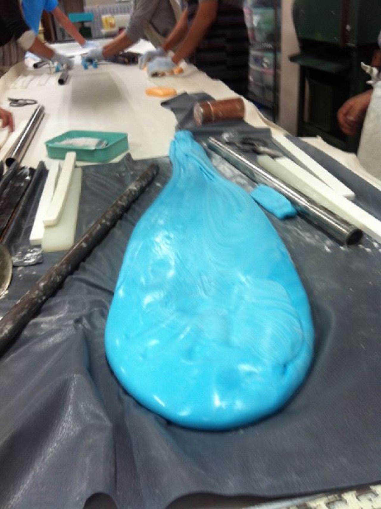 准备制作成坂田银时蓝色头发的糖膏