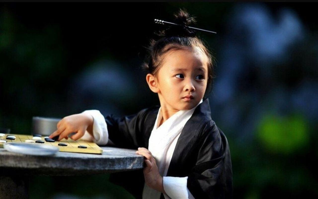 小道姑在下围棋