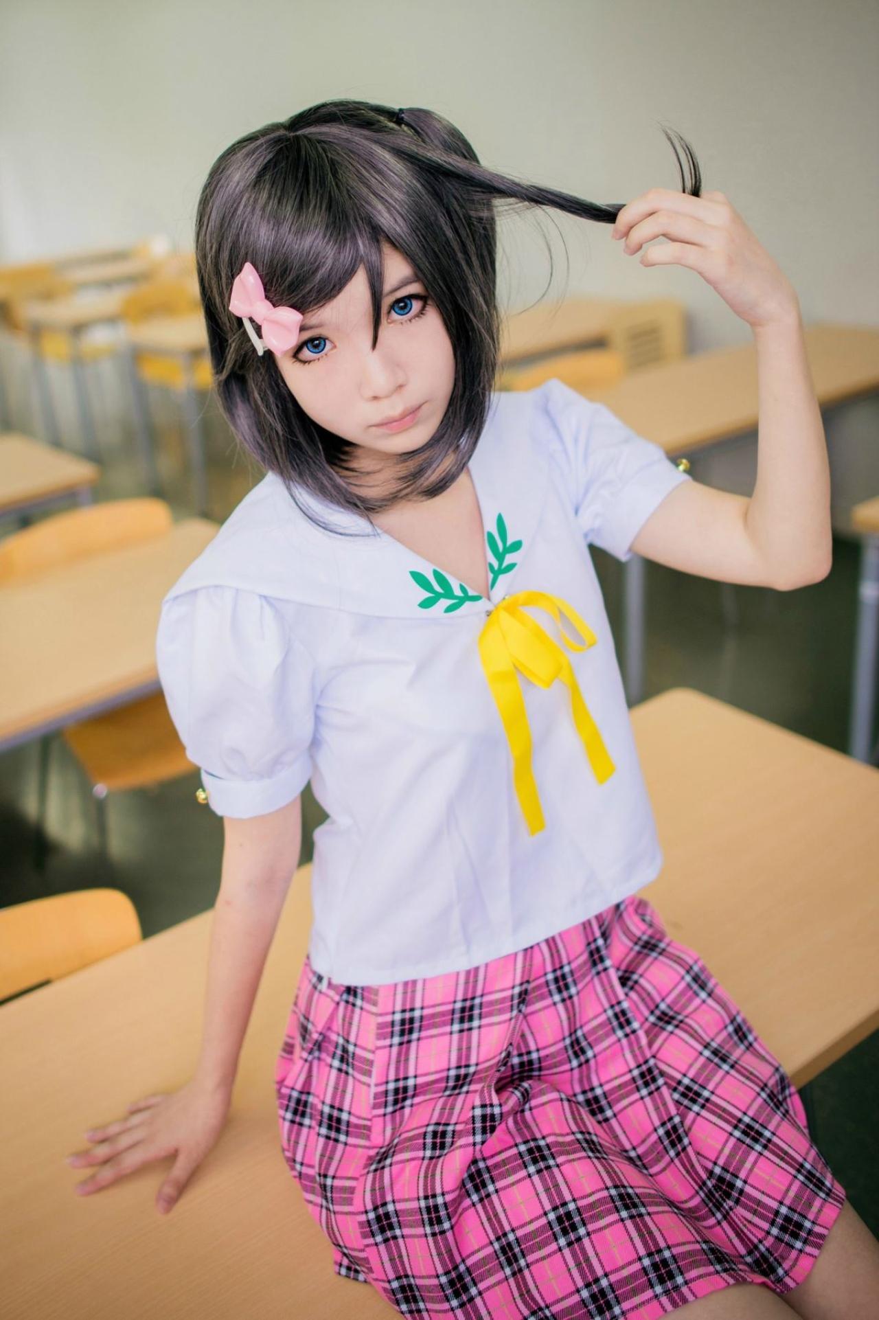 Kimichi黄道扮演筒隐月子右手揪起一缕头发