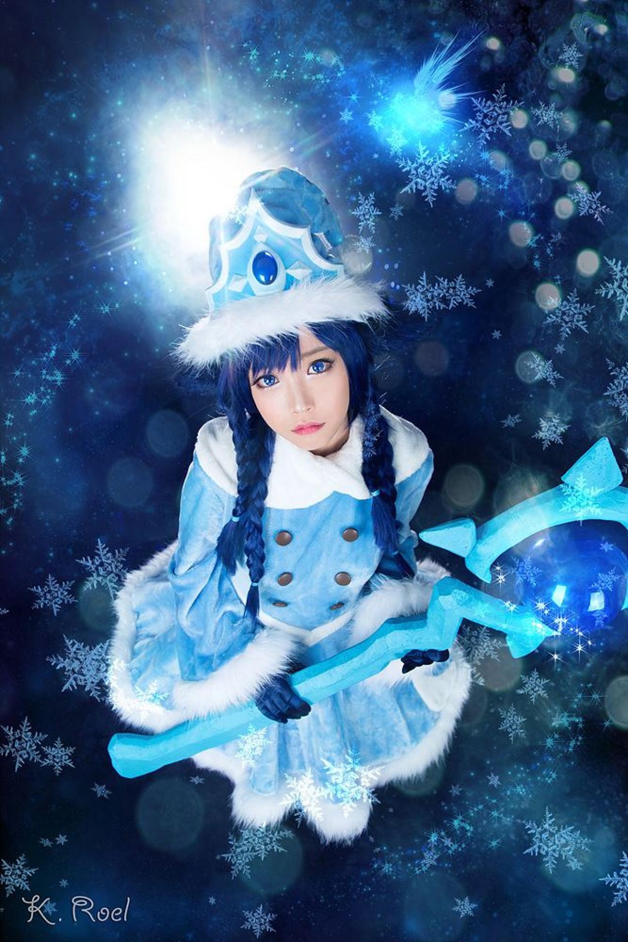 兔娘扮演璐璐双手握着魔法杖