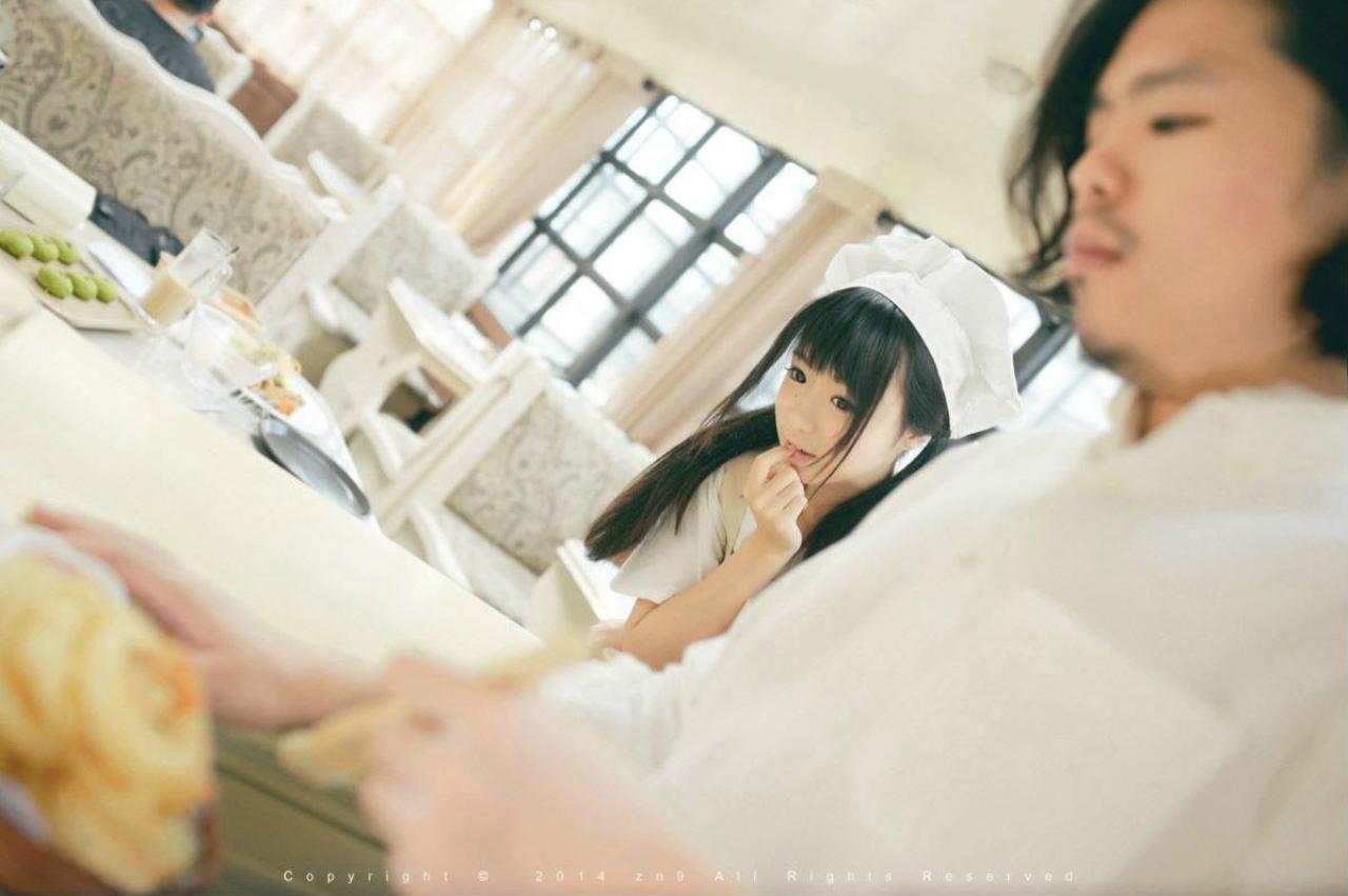 鳄鱼同学看着油炸圈，舔着手指：好好吃的样子