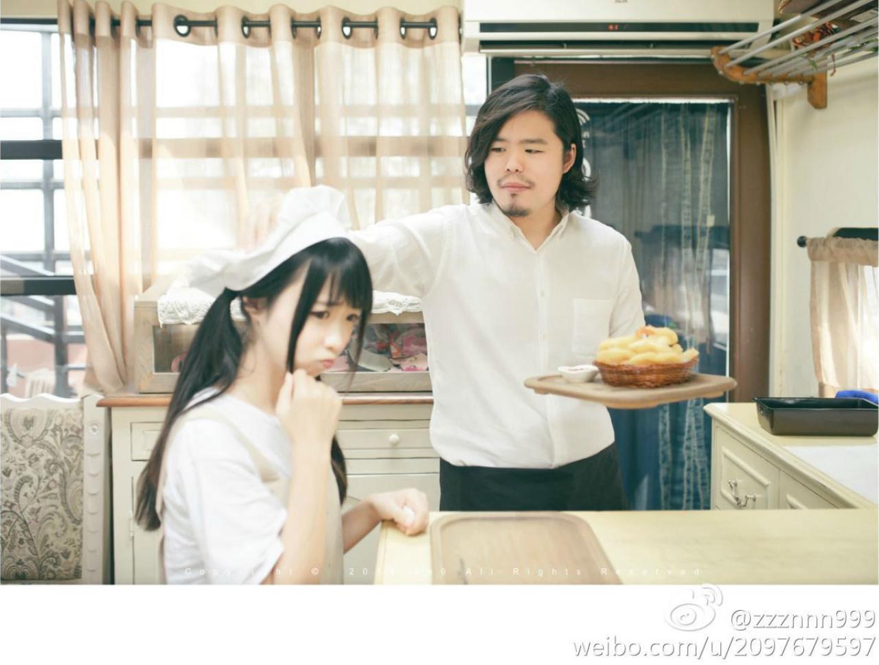 接着笑着摸了摸鳄鱼同学的头，鳄鱼同学傲娇得嘟嘴卖萌