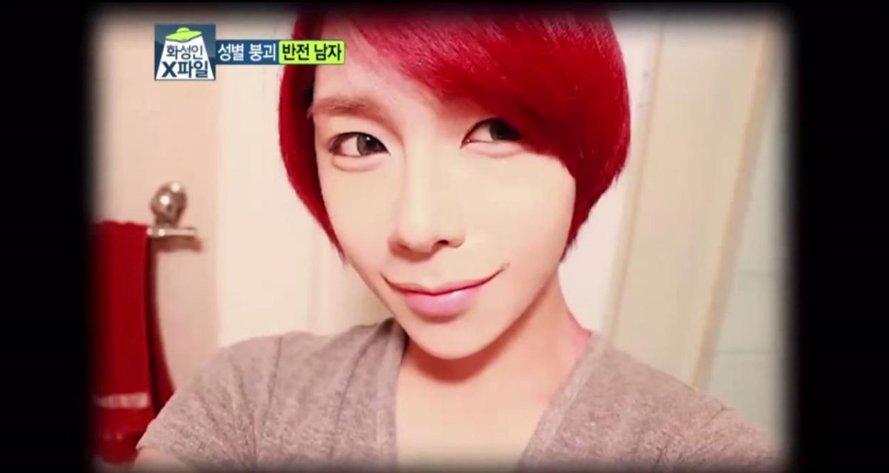 男孩红头发的素颜照