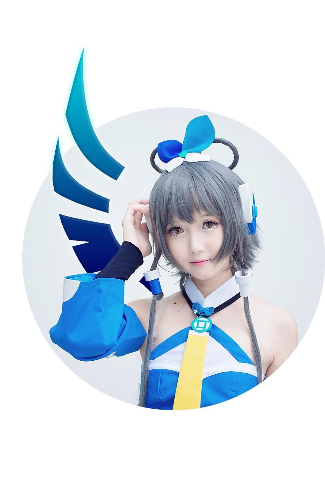 小圆脸雪雪扮演洛天依Cosplay封面