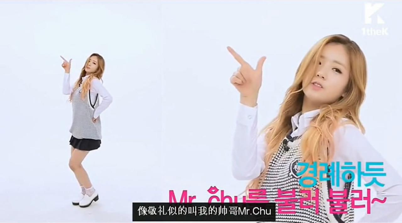 舞蹈示范动作：作八字手势